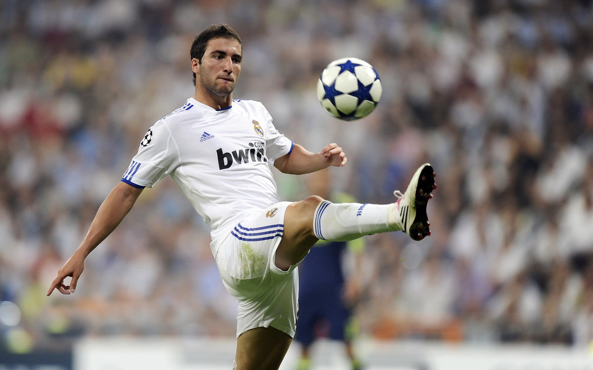 云达不莱梅球队埋头苦练，以更好状态备战未来比赛，云达不莱梅队长