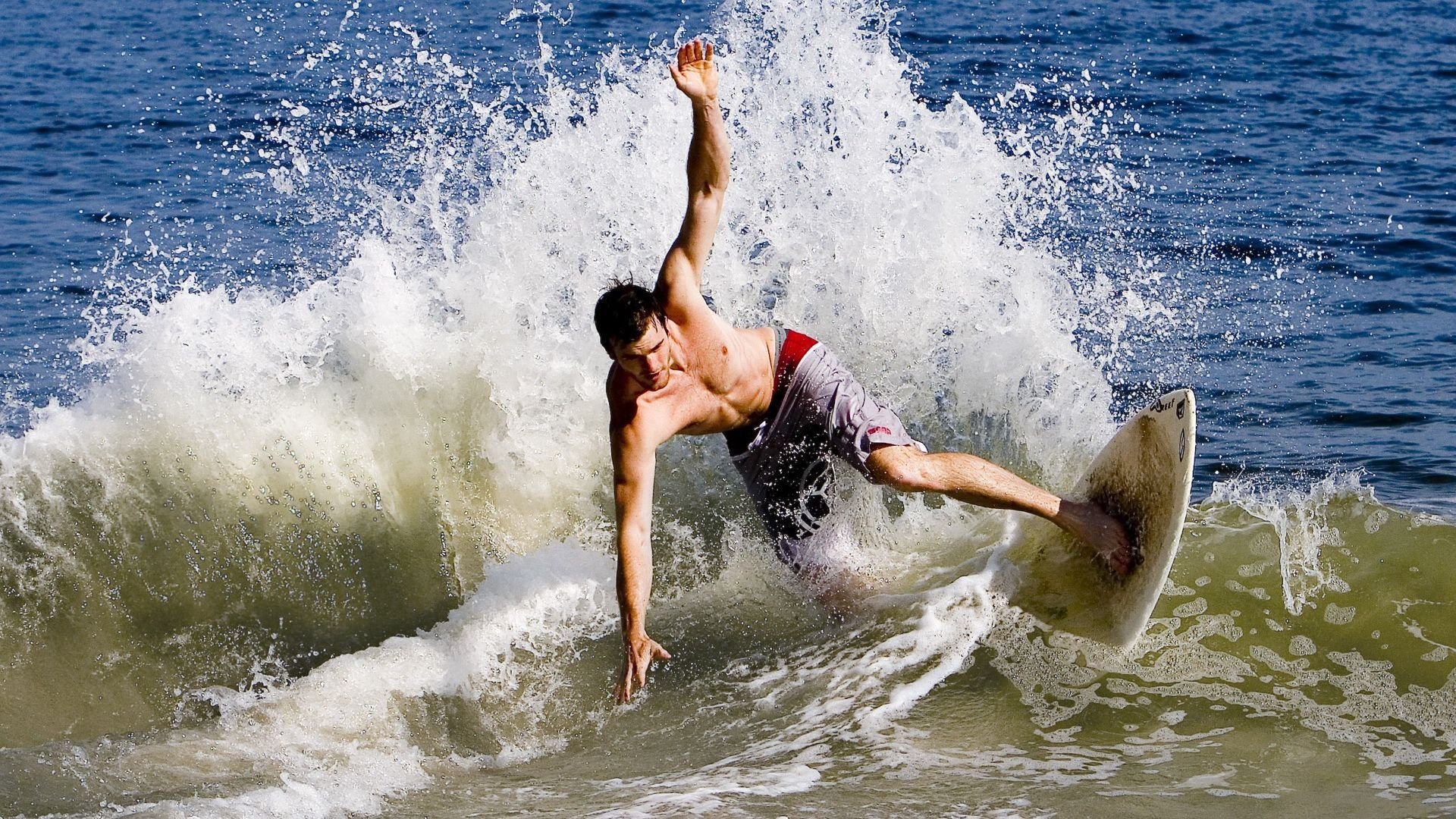 2018年季后赛：库里关键三分逆转取胜，赢得全场喝彩，2018nba总决赛库里场均数据